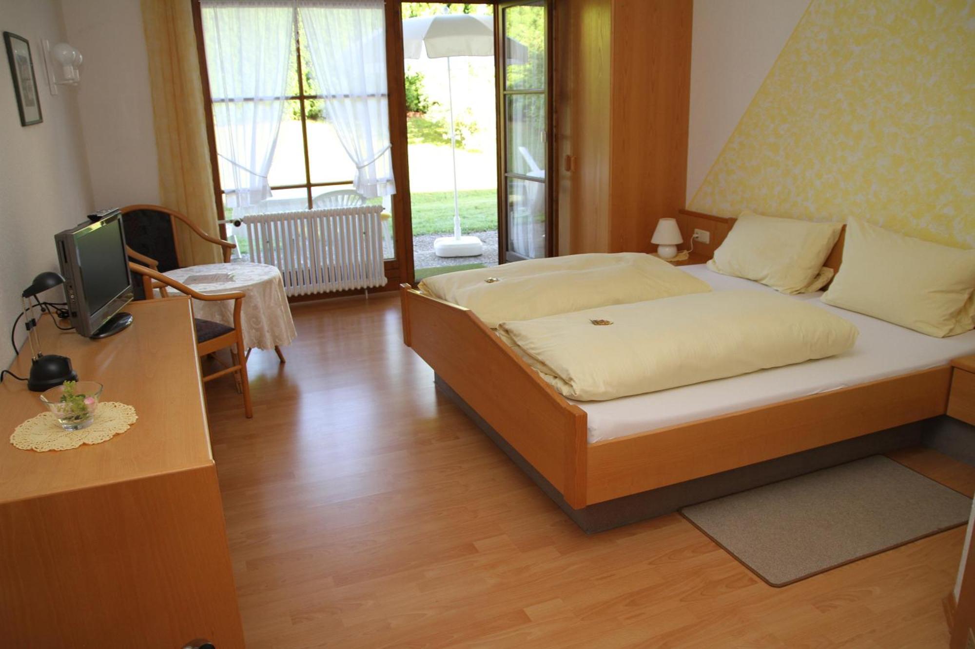 Uebernachtungsmoeglichkeit In Maierhoefen Grunenbach Room photo