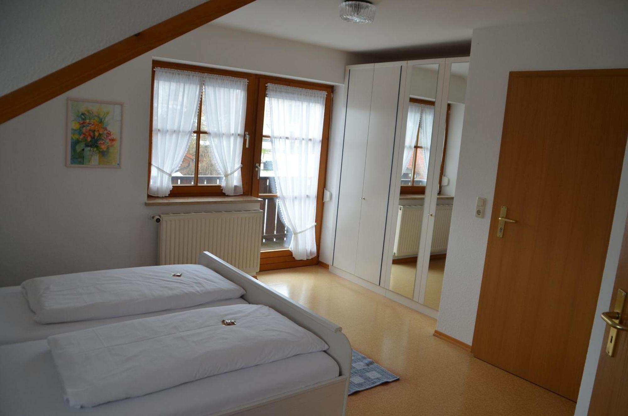 Uebernachtungsmoeglichkeit In Maierhoefen Grunenbach Room photo